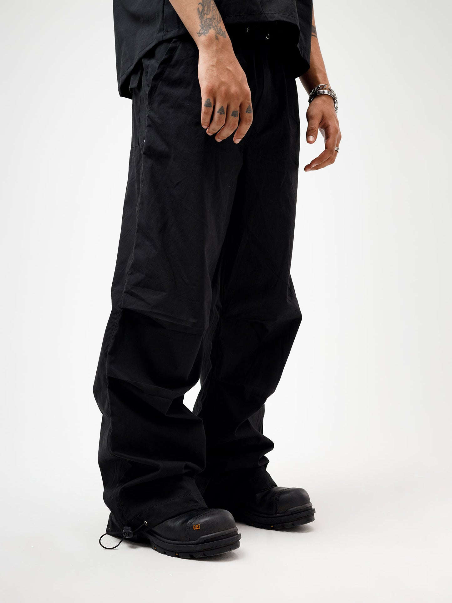 Windbreaker Oversized Pants (Black)