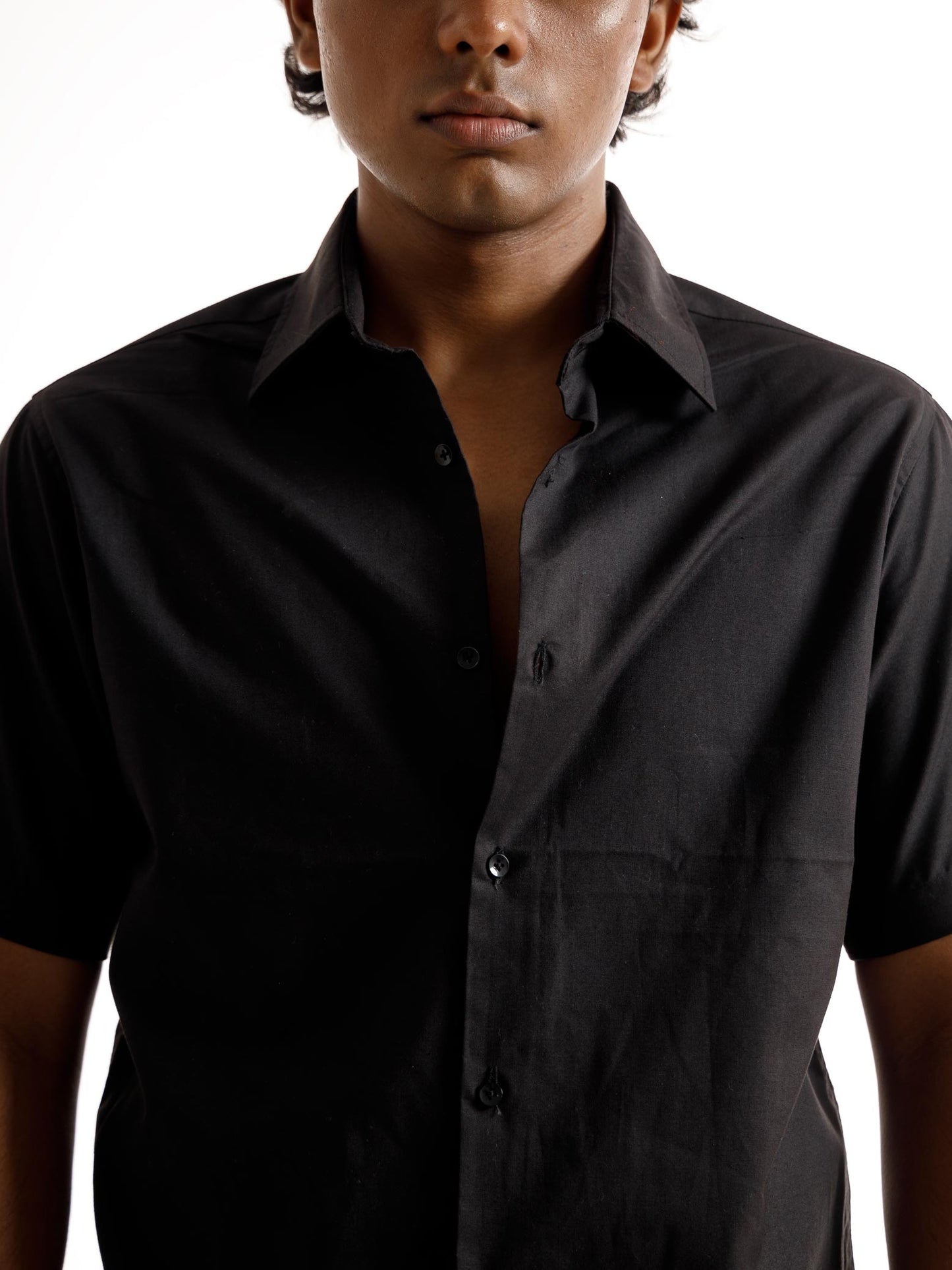 BLACK SHORT SLEEVES BOXY SHIRT