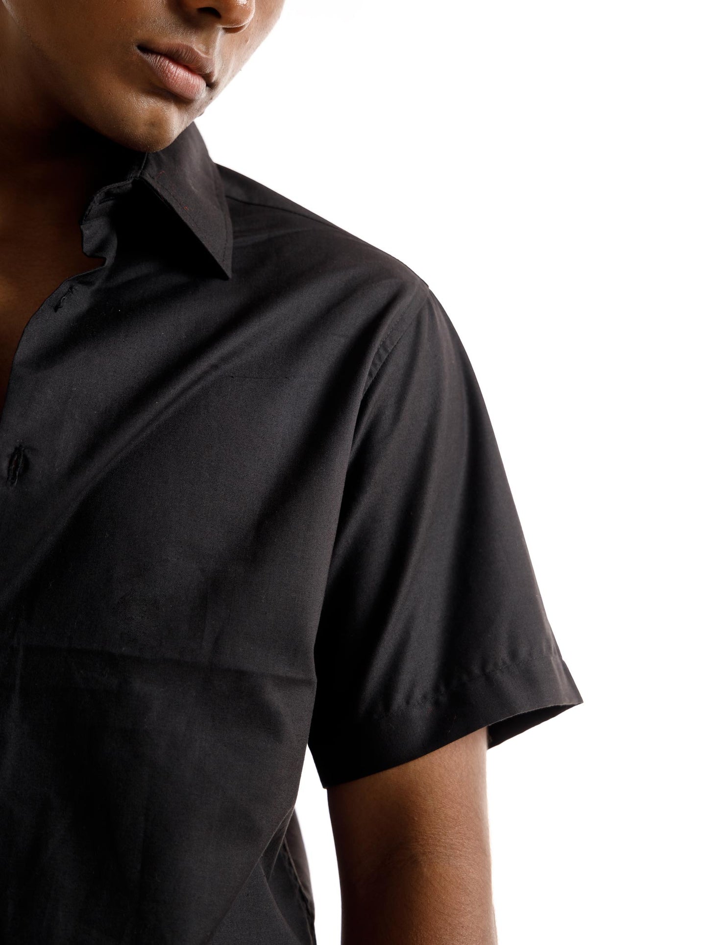 BLACK SHORT SLEEVES BOXY SHIRT
